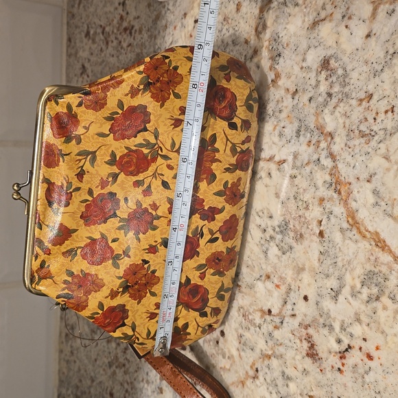 NWT Patricia Nash Kisslock Clutch with detachable strap - Picture 8 of 11